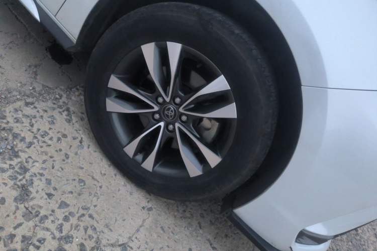 Used Toyota Granvia 2023 2.5L Hybrid Luxury Edition Right Front Wheel Hub