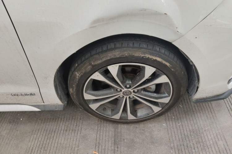 Used Toyota Granvia 2023 2.5L Hybrid Prestige PLUS Edition Right Front Wheel Hub