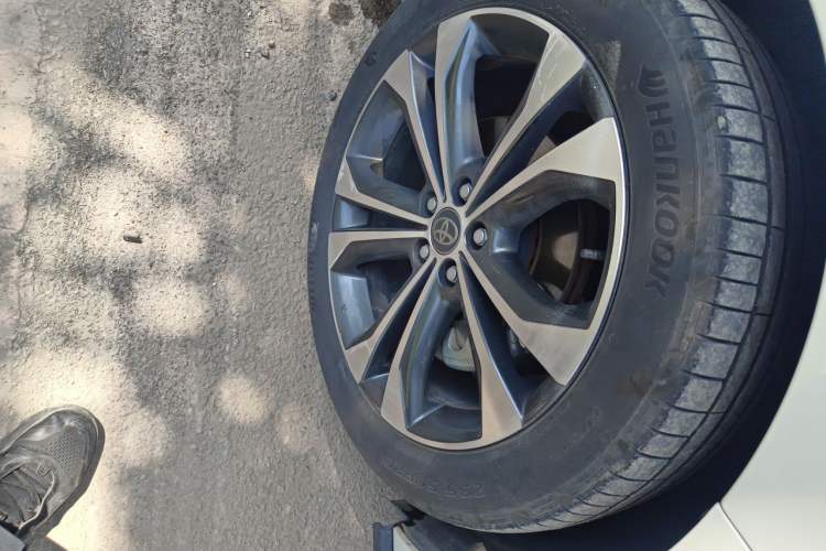 Used Toyota Granvia 2023 2.5L Hybrid Prestige PLUS Edition Right Front Wheel Hub