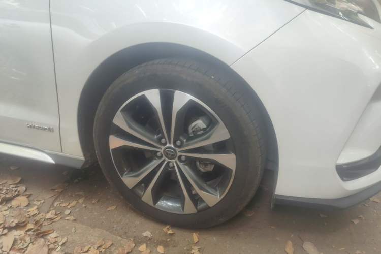 Used Toyota Granvia 2023 2.5L Hybrid Prestige PLUS Edition Right Front Wheel Hub