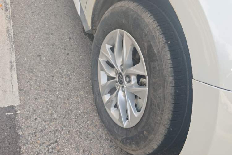 Used Toyota Granvia 2023 2.5L Hybrid Comfort Edition Right Front Wheel Hub