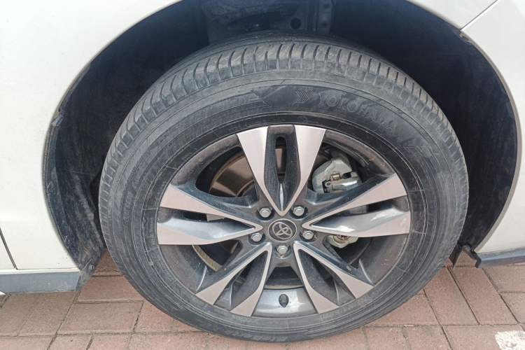Used Toyota Granvia 2023 2.5L Hybrid Luxury Edition Right Front Wheel Hub