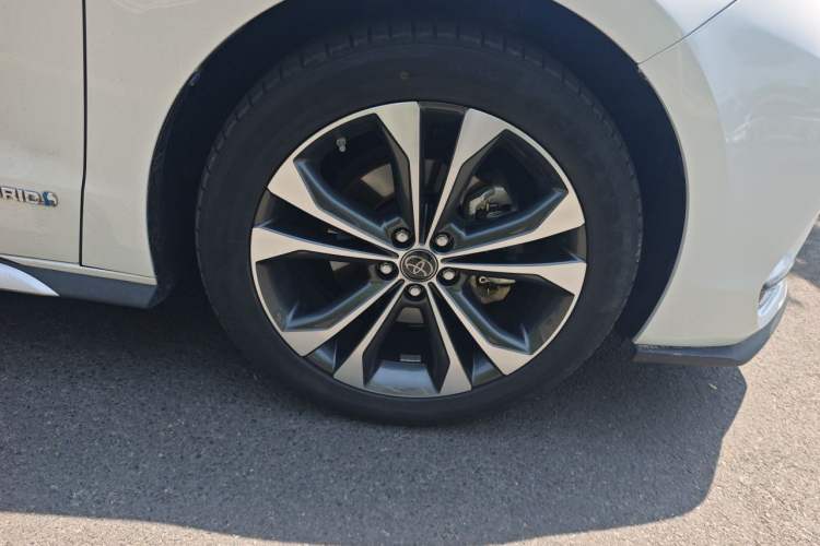 Used Toyota Granvia 2023 2.5L Hybrid Flagship VIP Edition Right Front Wheel Hub