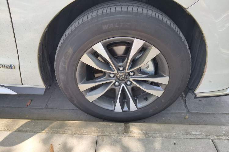 Used Toyota Granvia 2023 2.5L Hybrid Prestige Wellness PLUS Edition Right Front Wheel Hub