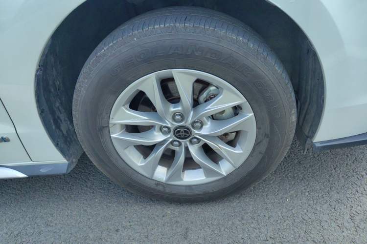 Used Toyota Granvia 2023 2.5L Hybrid Comfort Edition Right Front Wheel Hub