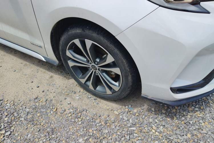Used Toyota Granvia 2023 2.5L Hybrid Prestige PLUS Edition Right Front Wheel Hub