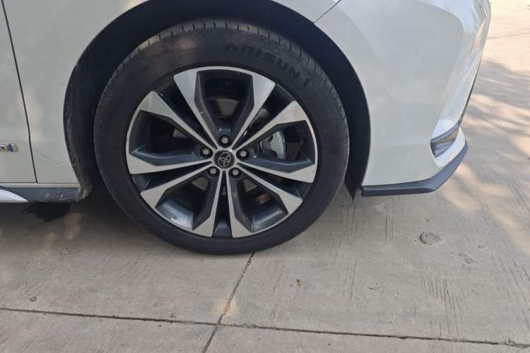 Used Toyota Granvia 2023 2.5L Hybrid Prestige Wellness PLUS Edition Right Front Wheel Hub