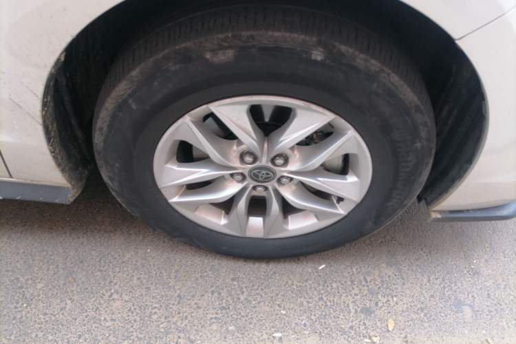 Used Toyota Granvia 2023 2.5L Hybrid Comfort Edition Right Front Wheel Hub
