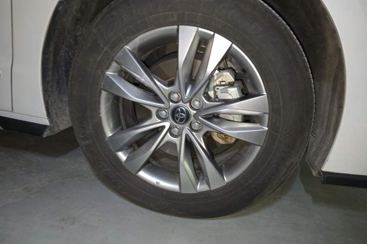 Used Toyota Granvia 2023 2.5L Hybrid Prestige VIP Edition Right Front Wheel Hub
