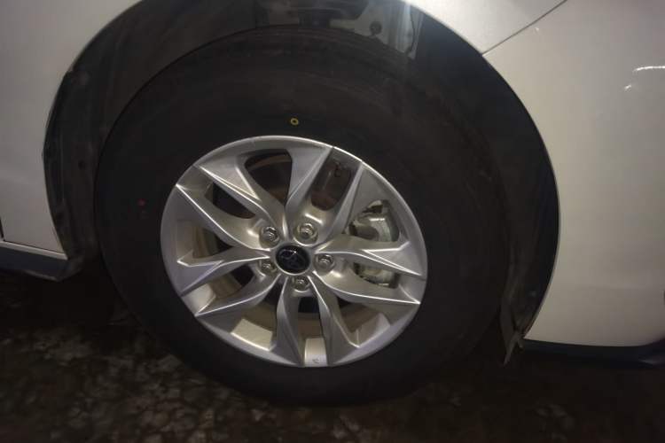 Used Toyota Granvia 2023 2.5L Hybrid Comfort Edition Right Front Wheel Hub