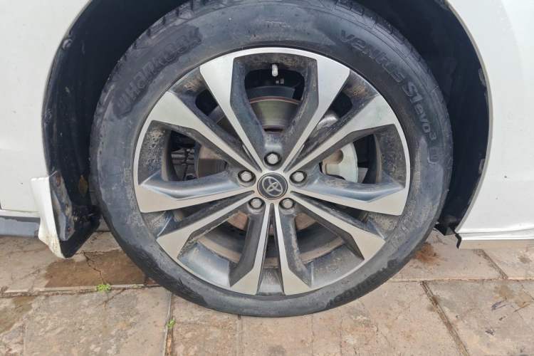 Used Toyota Granvia 2023 2.5L Hybrid Prestige PLUS Edition Right Front Wheel Hub