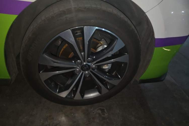 Used Toyota Granvia 2023 2.5L Hybrid Prestige PLUS Edition Right Front Wheel Hub