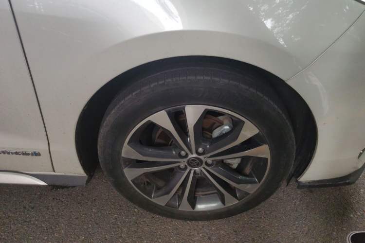 Used Toyota Granvia 2023 2.5L Hybrid Prestige PLUS Edition Right Front Wheel Hub