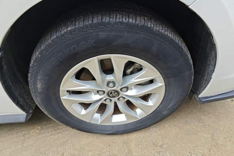 Used Toyota Granvia 2023 2.5L Hybrid Comfort Edition Right Front Wheel Hub