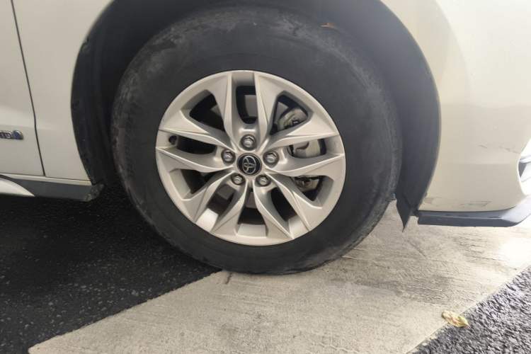 Used Toyota Granvia 2023 2.5L Hybrid Comfort Edition Right Front Wheel Hub