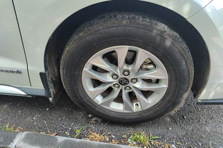 Used Toyota Granvia 2023 2.5L Hybrid Comfort Edition Right Front Wheel Hub