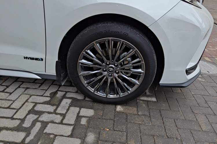 Used Toyota Granvia 2023 2.5L Hybrid Flagship VIP Edition Right Front Wheel Hub