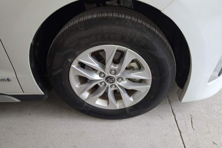 Used Toyota Granvia 2023 2.5L Hybrid Comfort Edition Right Front Wheel Hub