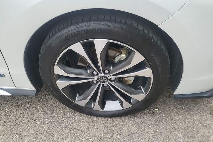 Used Toyota Granvia 2023 2.5L Hybrid Flagship VIP Edition Right Front Wheel Hub