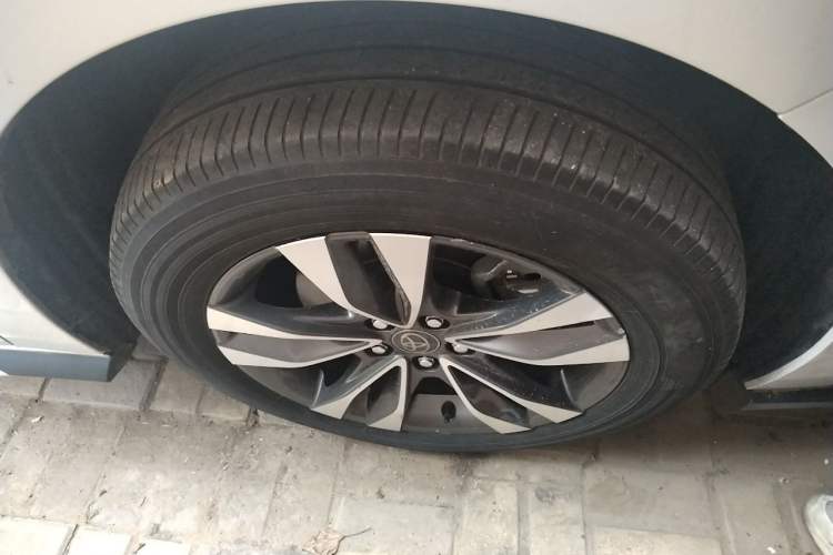 Used Toyota Granvia 2023 2.5L Hybrid Luxury Edition Right Front Wheel Hub
