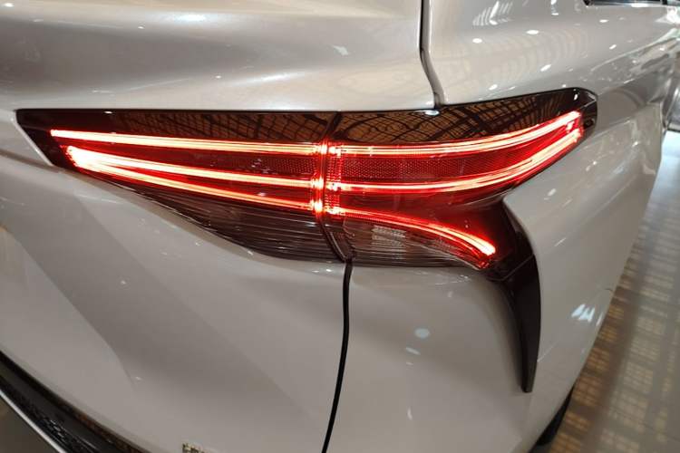 Used Toyota Granvia 2023 2.5L Hybrid Flagship VIP Edition Right Rear Taillight
