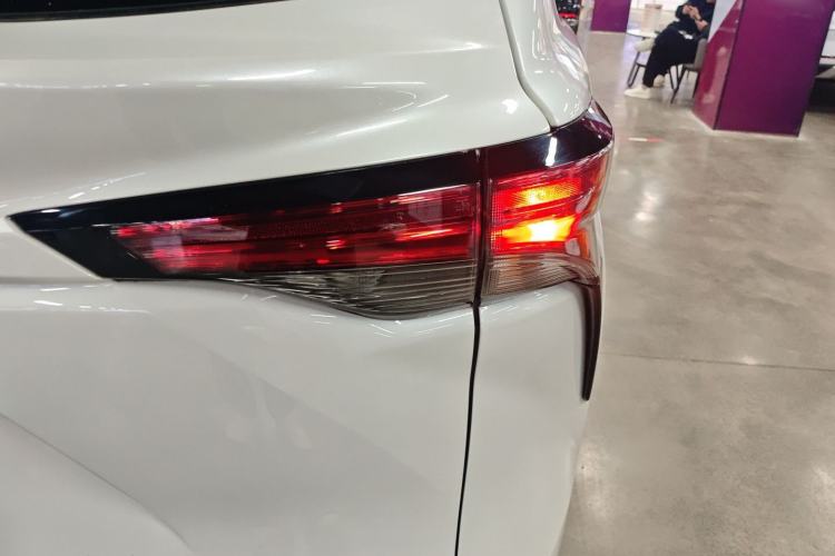 Used Toyota Granvia 2023 2.5L Hybrid Comfort Edition Right Rear Taillight