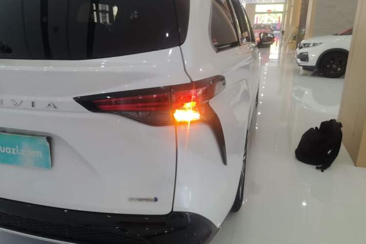 Used Toyota Granvia 2023 2.5L Hybrid Prestige PLUS Edition Right Rear Taillight