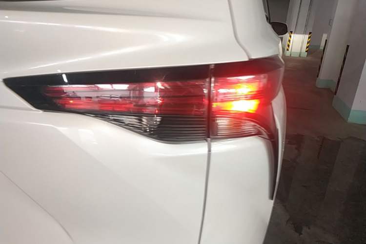 Used Toyota Granvia 2023 2.5L Hybrid Comfort Edition Right Rear Taillight