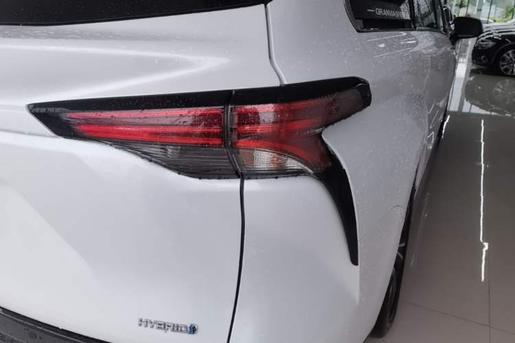 Used Toyota Granvia 2023 2.5L Hybrid Prestige PLUS Edition Right Rear Taillight