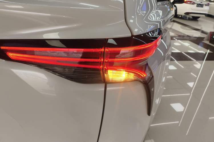 Used Toyota Granvia 2023 2.5L Hybrid Flagship VIP Edition Right Rear Taillight