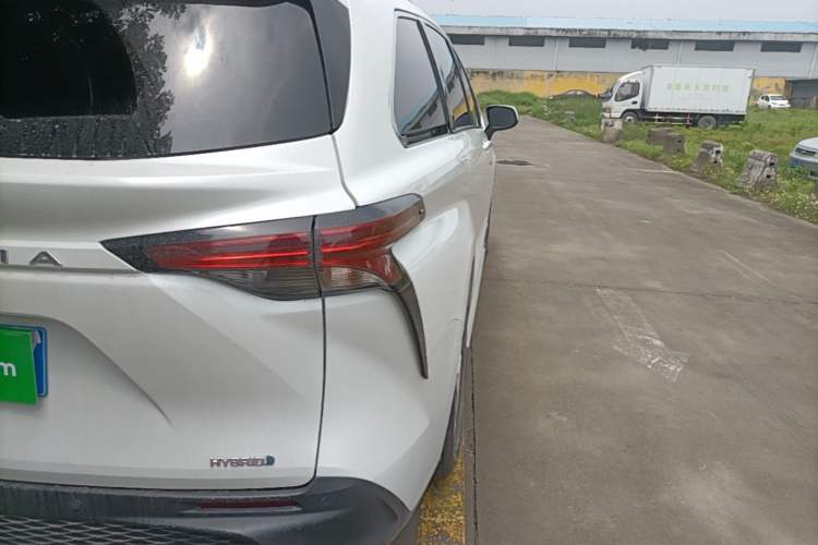 Used Toyota Granvia 2023 2.5L Hybrid Comfort Edition Right Rear Taillight