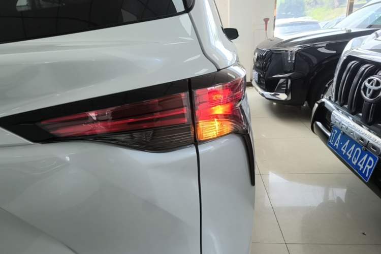 Used Toyota Granvia 2023 2.5L Hybrid Comfort Edition Right Rear Taillight