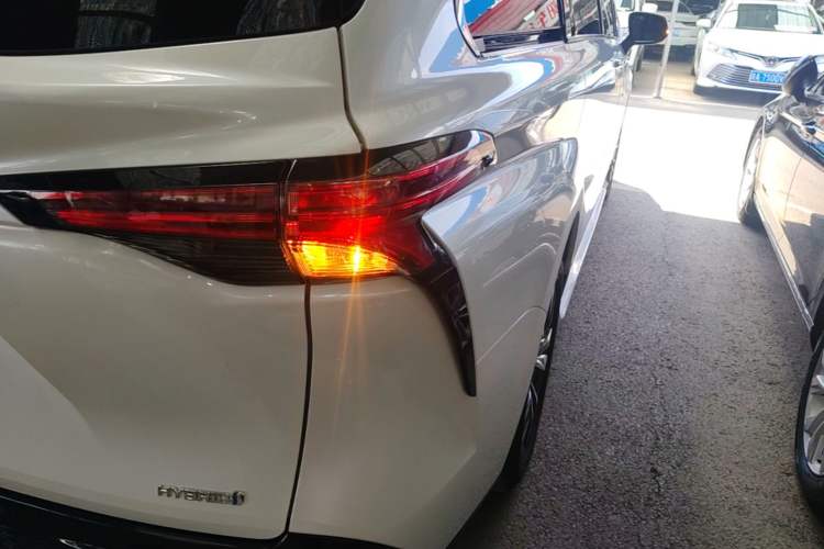 Used Toyota Granvia 2023 2.5L Hybrid Luxury Edition Right Rear Taillight