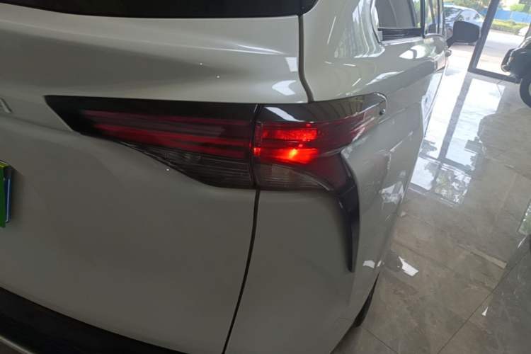 Used Toyota Granvia 2023 2.5L Hybrid Prestige PLUS Edition Right Rear Taillight