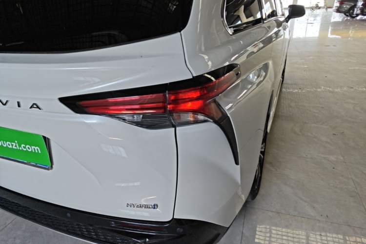 Used Toyota Granvia 2023 2.5L Hybrid Prestige PLUS Edition Right Rear Taillight