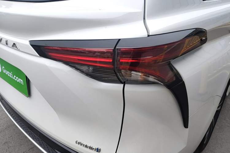 Used Toyota Granvia 2023 2.5L Hybrid Prestige PLUS Edition Right Rear Taillight