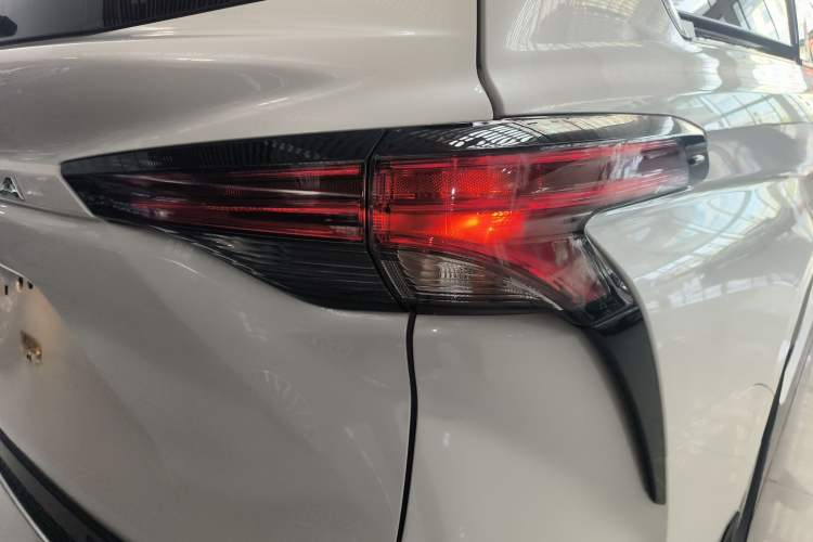 Used Toyota Granvia 2023 2.5L Hybrid Comfort Edition Right Rear Taillight