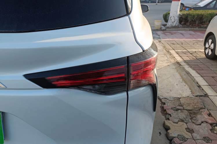 Used Toyota Granvia 2023 2.5L Hybrid Comfort Edition Right Rear Taillight