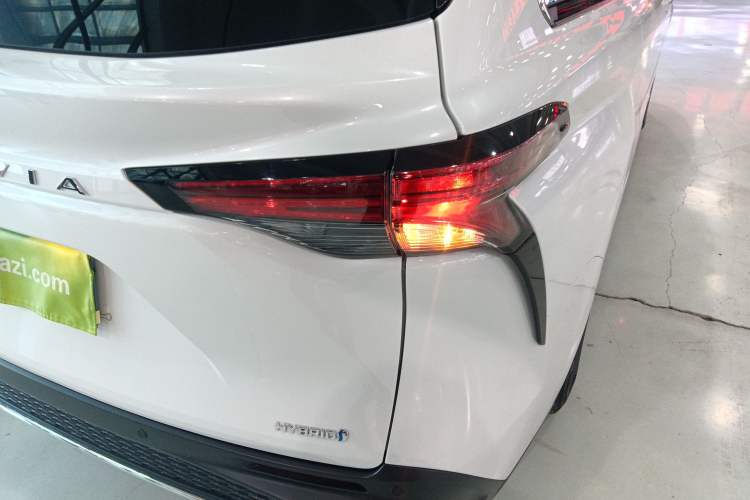 Used Toyota Granvia 2023 2.5L Hybrid Comfort Edition Right Rear Taillight
