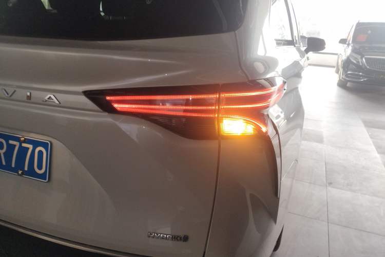 Used Toyota Granvia 2023 2.5L Hybrid Flagship VIP Edition Right Rear Taillight