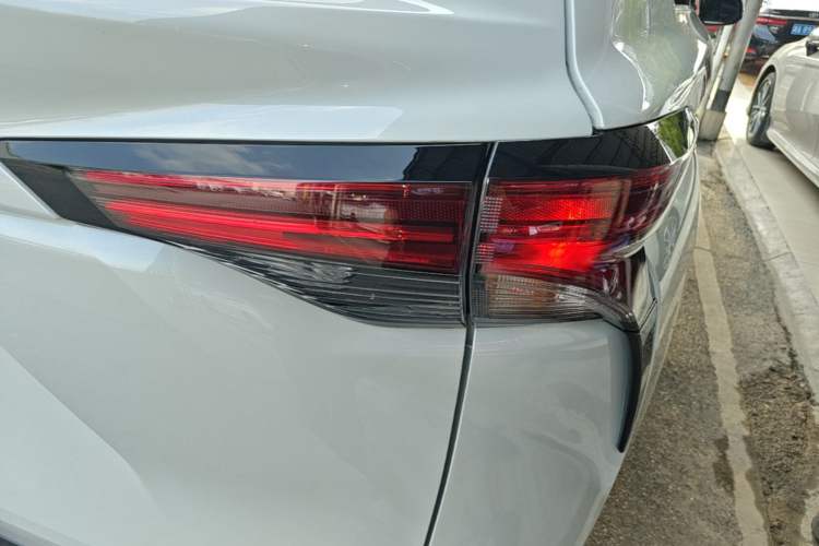 Used Toyota Granvia 2023 2.5L Hybrid Luxury Edition Right Rear Taillight