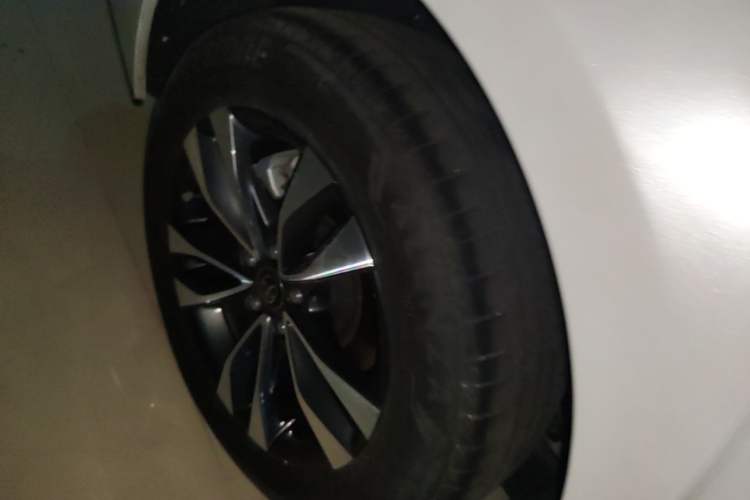 Used Toyota Granvia 2023 2.5L Hybrid Luxury Edition Right Rear Wheel Hub