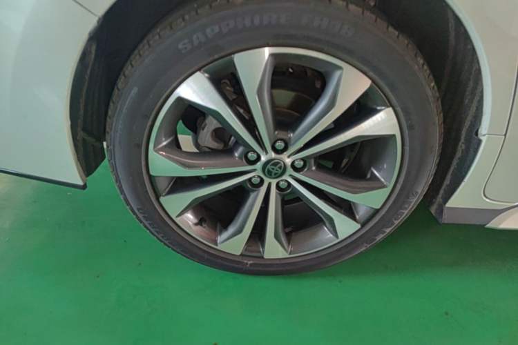 Used Toyota Granvia 2023 2.5L Hybrid Prestige PLUS Edition Right Rear Wheel Hub