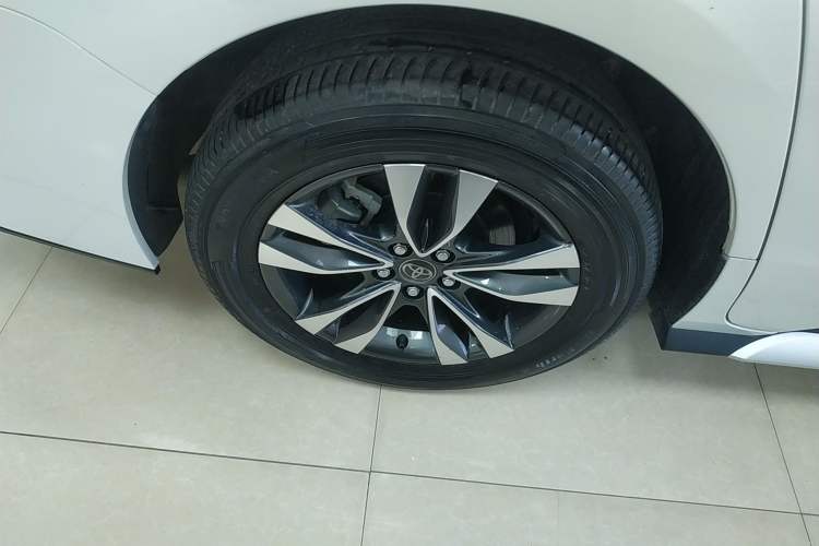 Used Toyota Granvia 2023 2.5L Hybrid Luxury Edition Right Rear Wheel Hub