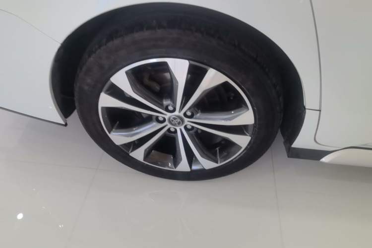 Used Toyota Granvia 2023 2.5L Hybrid Prestige PLUS Edition Right Rear Wheel Hub