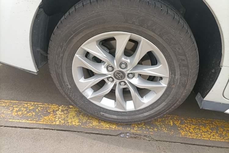 Used Toyota Granvia 2023 2.5L Hybrid Comfort Edition Right Rear Wheel Hub