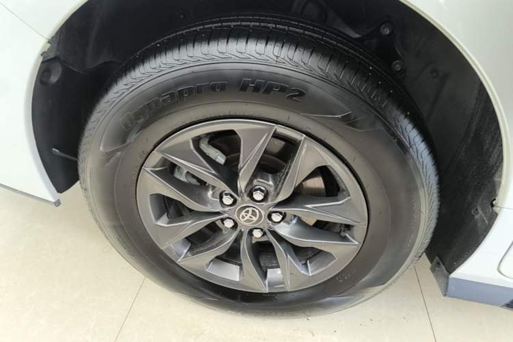 Used Toyota Granvia 2023 2.5L Hybrid Comfort Edition Right Rear Wheel Hub