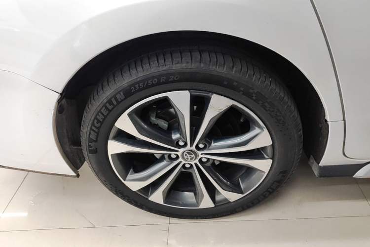Used Toyota Granvia 2023 2.5L Hybrid Prestige PLUS Edition Right Rear Wheel Hub