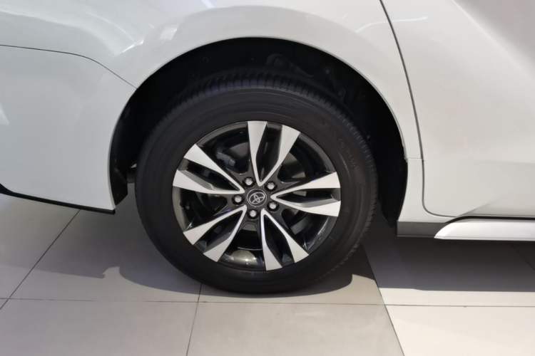 Used Toyota Granvia 2023 2.5L Hybrid Luxury Edition Right Rear Wheel Hub