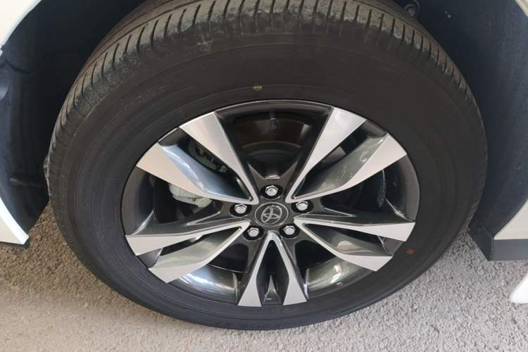 Used Toyota Granvia 2023 2.5L Hybrid Luxury Edition Right Rear Wheel Hub